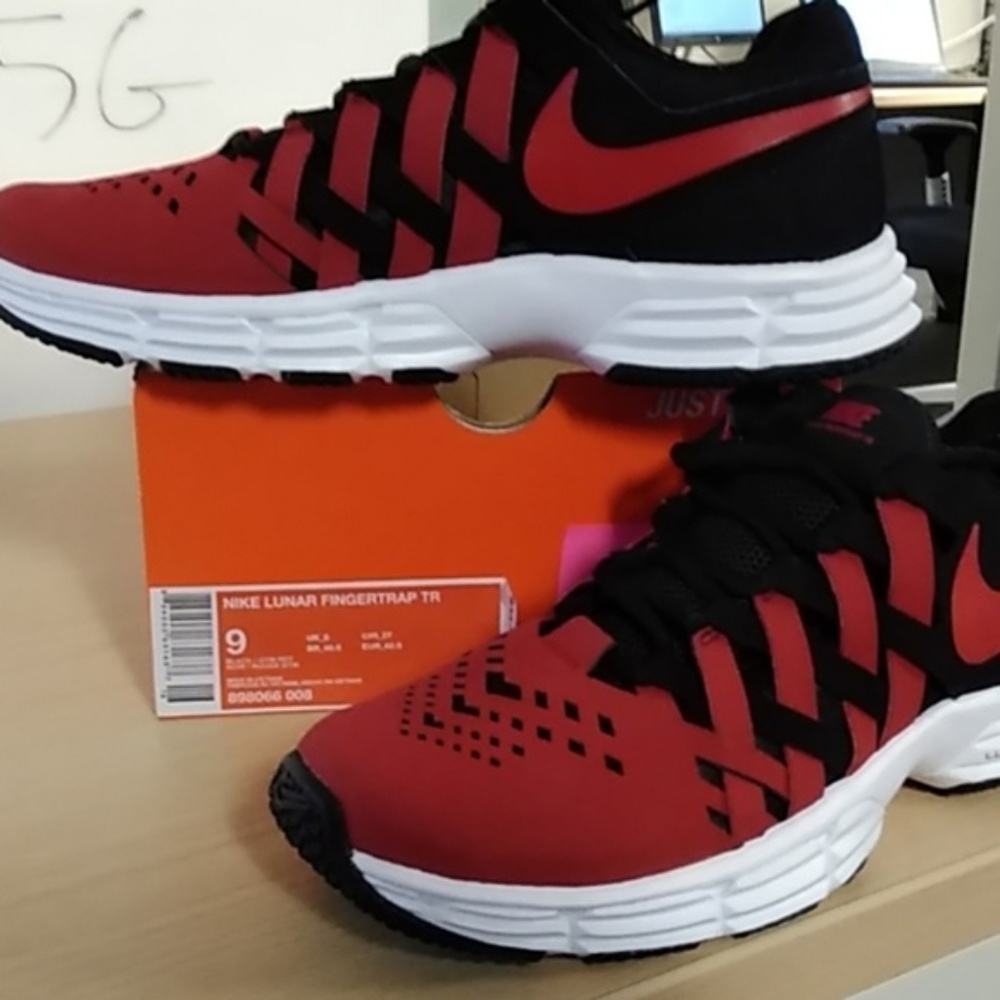 New Nike Lunar fingertrap Tr size 9